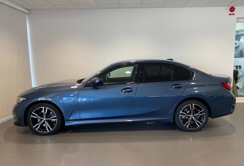 BMW 330 2025, kuva 2/10