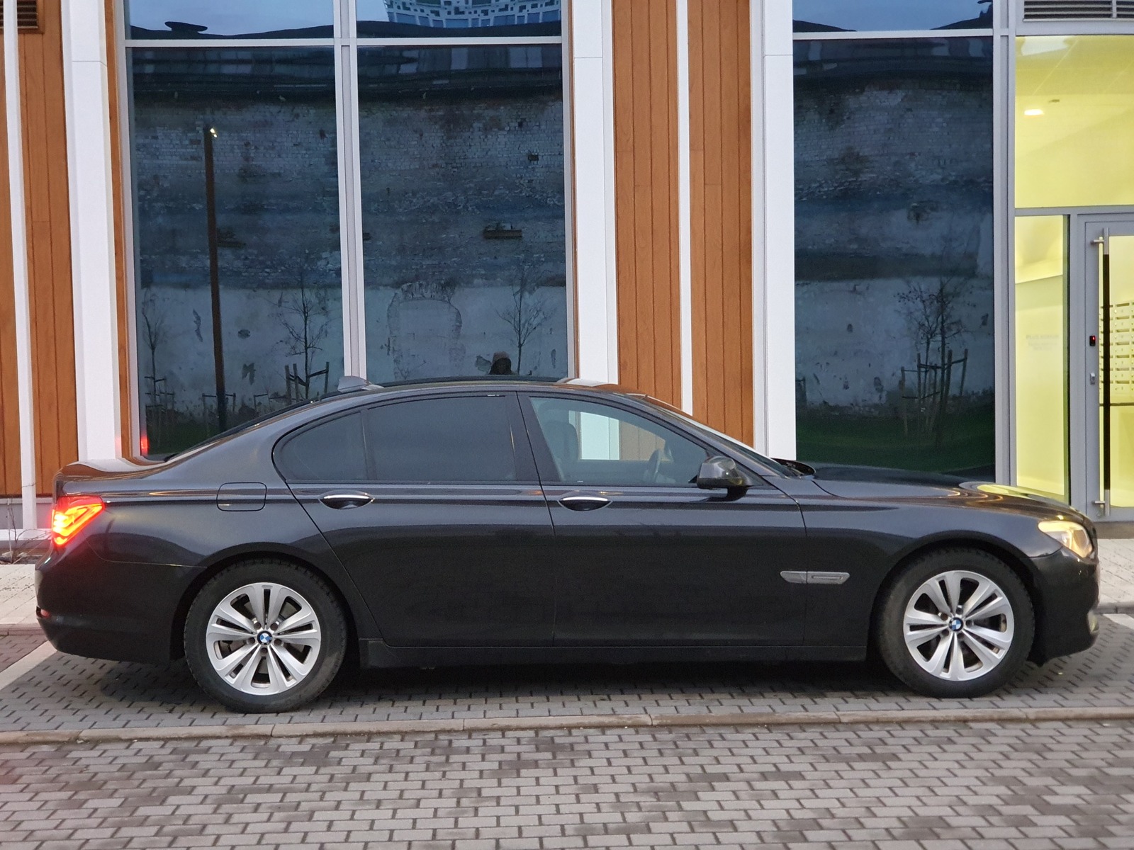 BMW 730 2009, photo 4/14