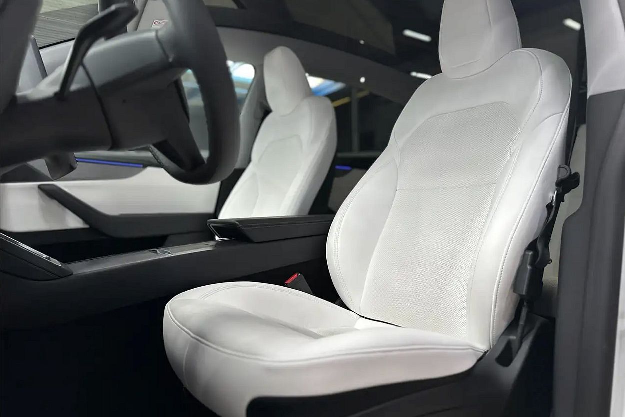 Tesla Model Y 2025, photo 2/6