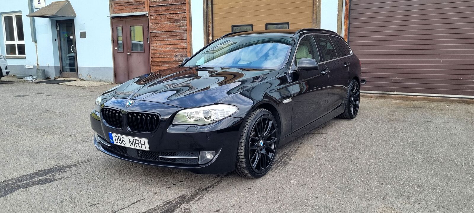BMW 530 X-Drive / COMFORT / INDIVIDUAL 3.0 190kW