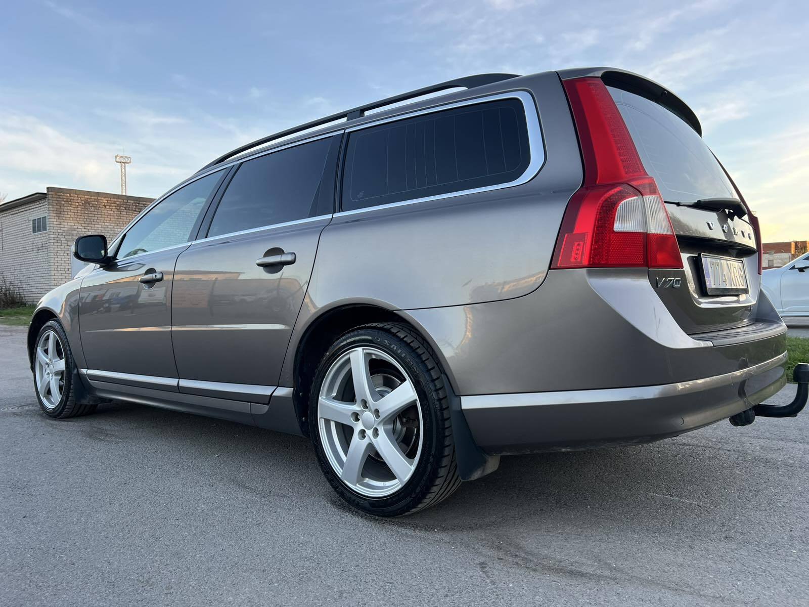 Volvo V70 2009, kuva 6/10
