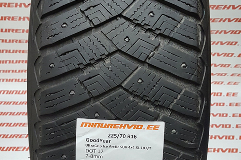 Used studded tire 225/70R16 GoodYear UltraGrip Ice Arctic SUV 4x4 XL 107/T