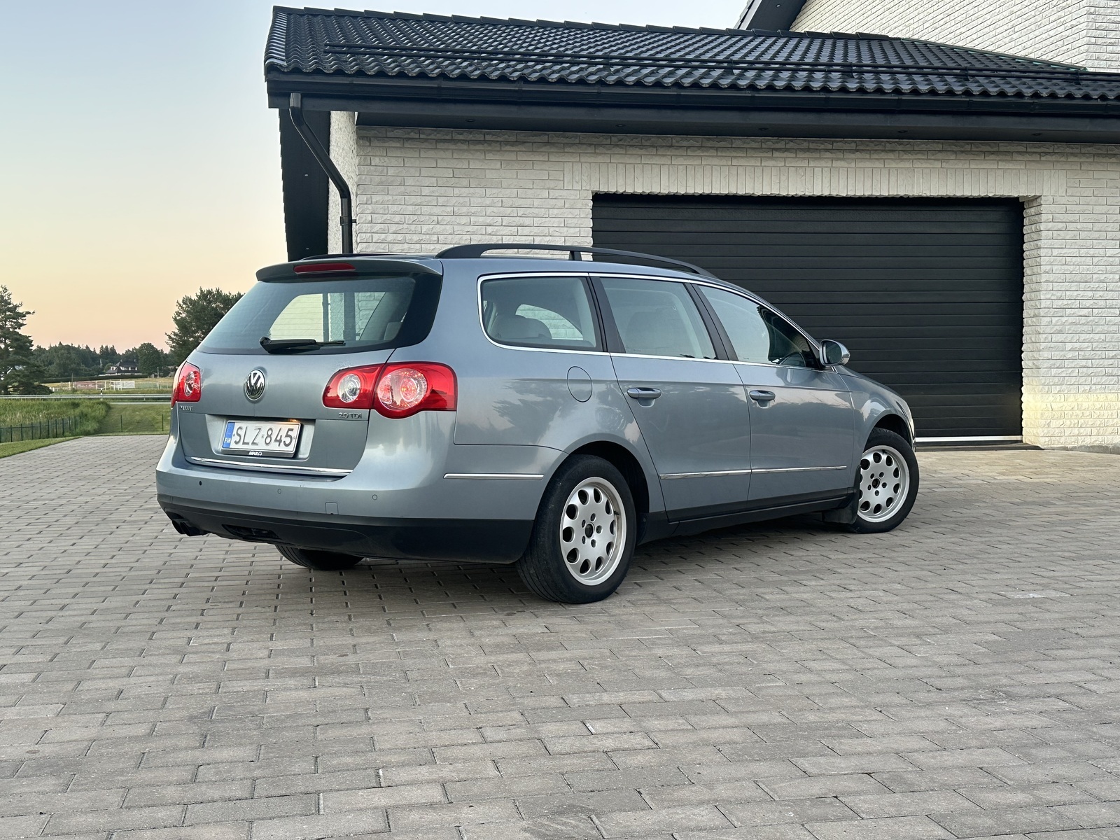 Volkswagen Passat 2009, photo 4/10