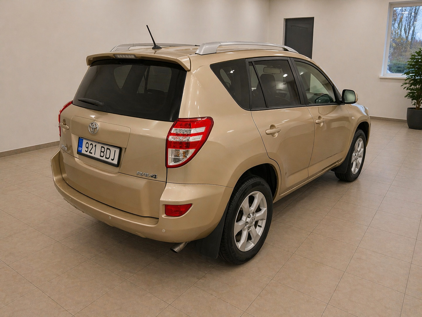 Toyota RAV4 2.0 116kW 2011, kuva 4/16