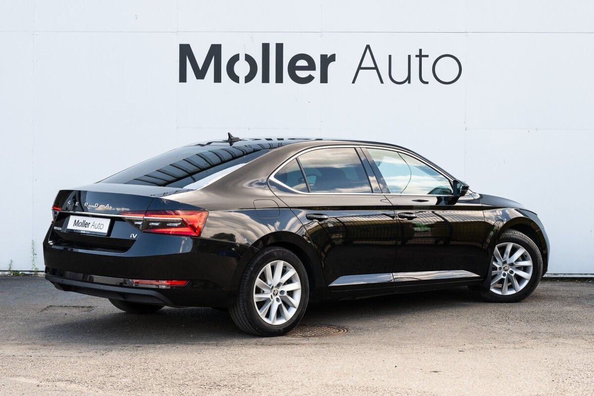 Škoda Superb 2021, photo 4/10