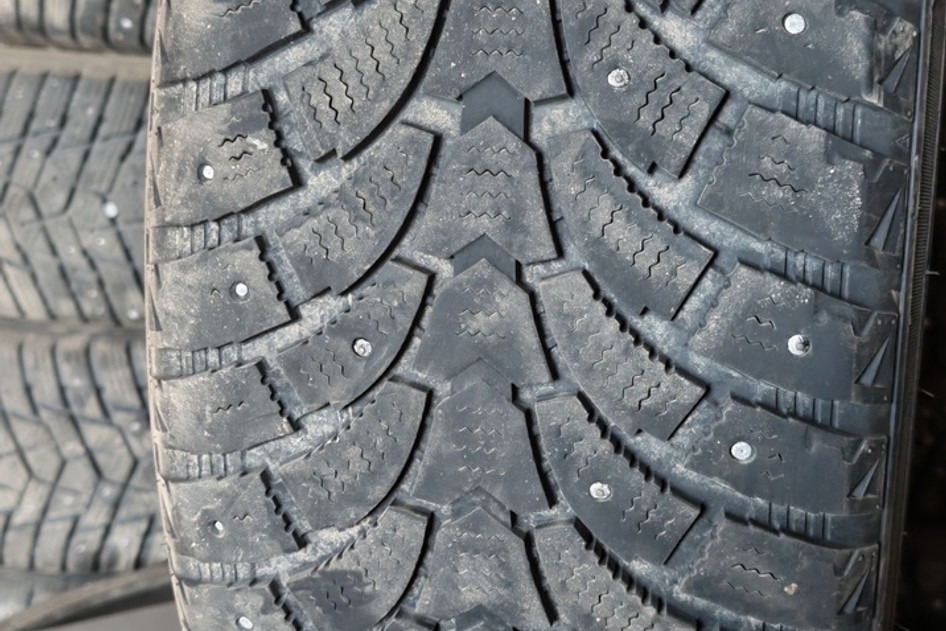 Подержанный шипованная шина 235/50R18 Antares Gripp 60 Ice