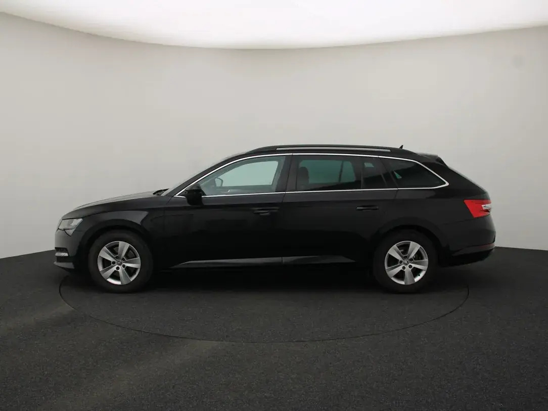 Škoda Superb 2022, kuva 6/10