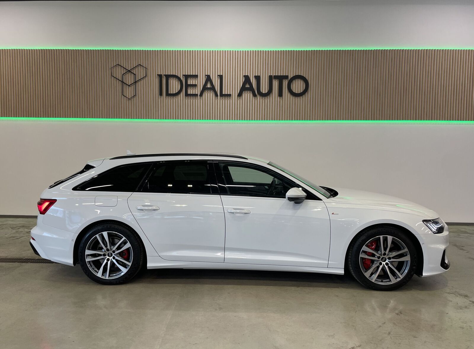 Audi A6 2024, photo 3/22