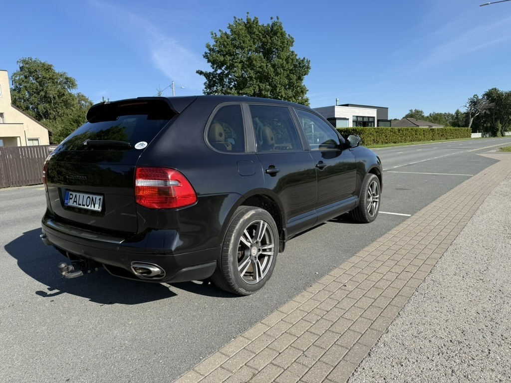 Porsche Cayenne 2010, photo 2/5