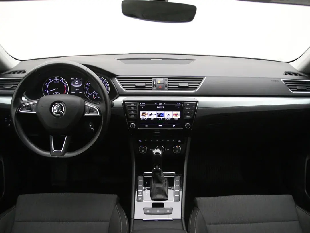 Škoda Superb 2016, photo 2/31