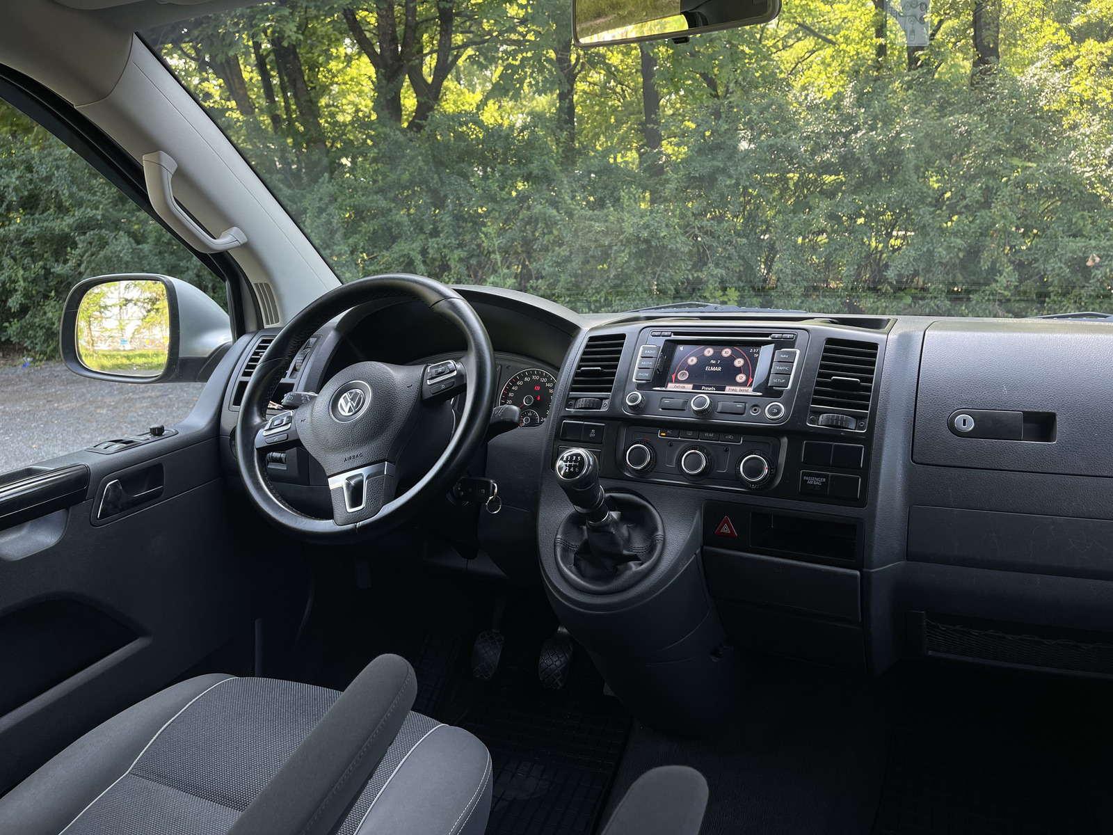 Volkswagen Multivan 2010, photo 6/12