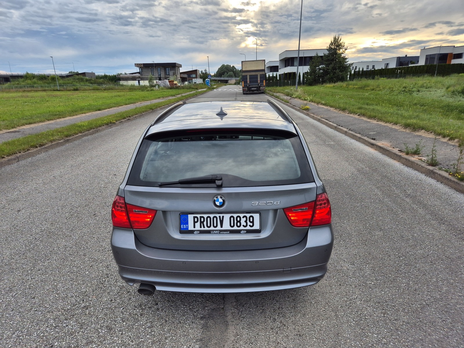 BMW 320 2011, photo 7/10