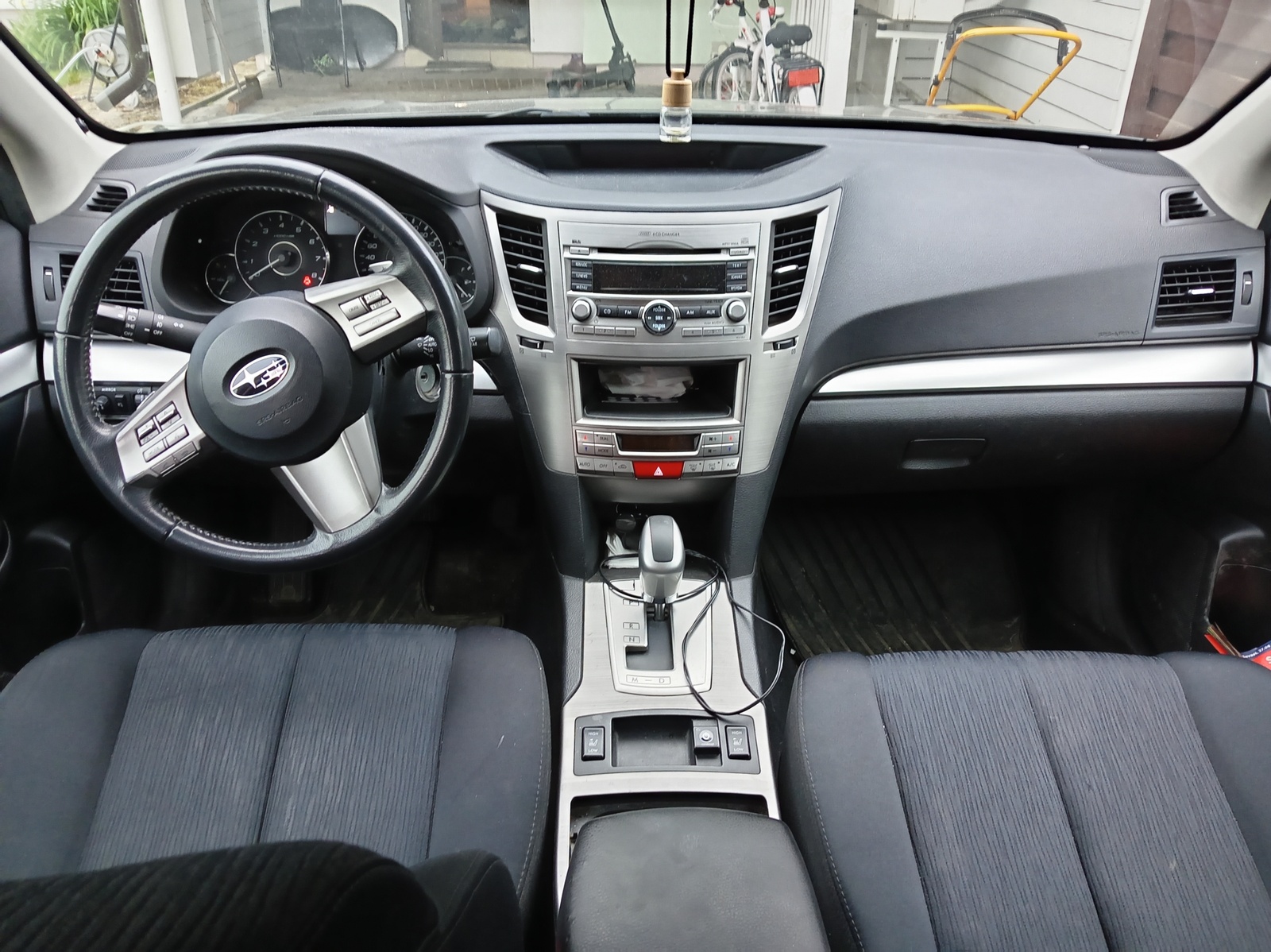 Subaru Legacy 2011, photo 2/5
