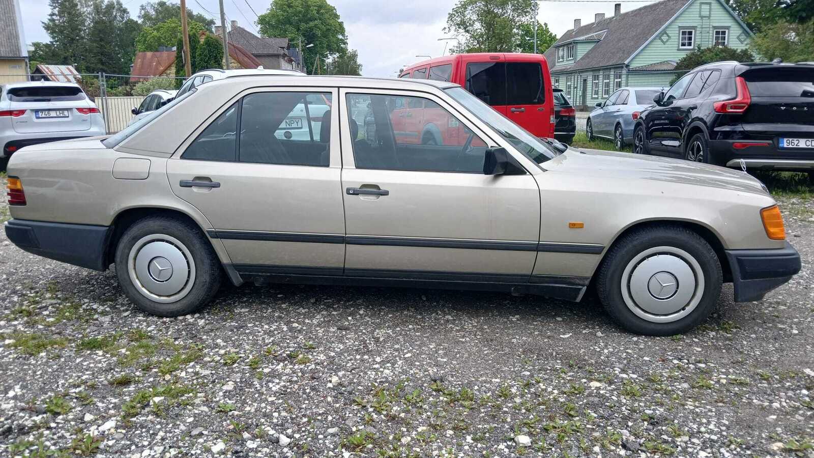 Mercedes-Benz 250 1988, photo 3/18