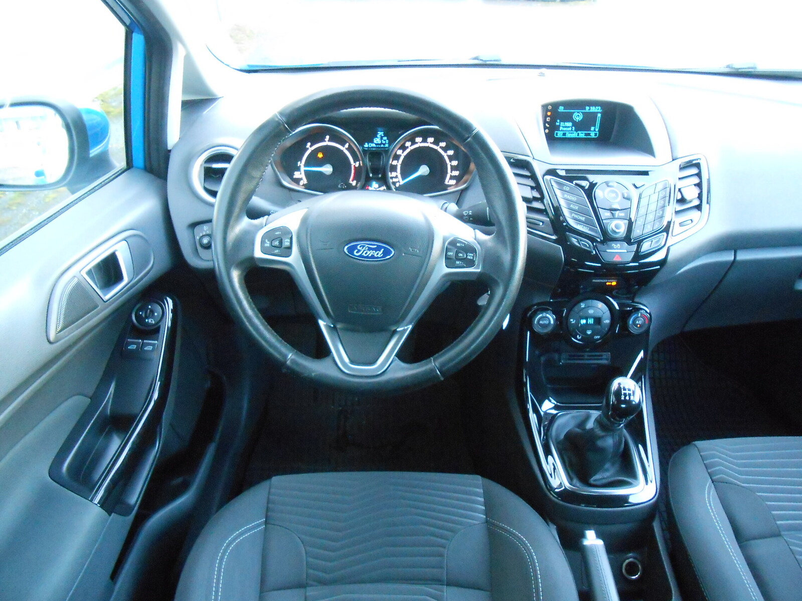Ford Fiesta 2015, photo 5/20