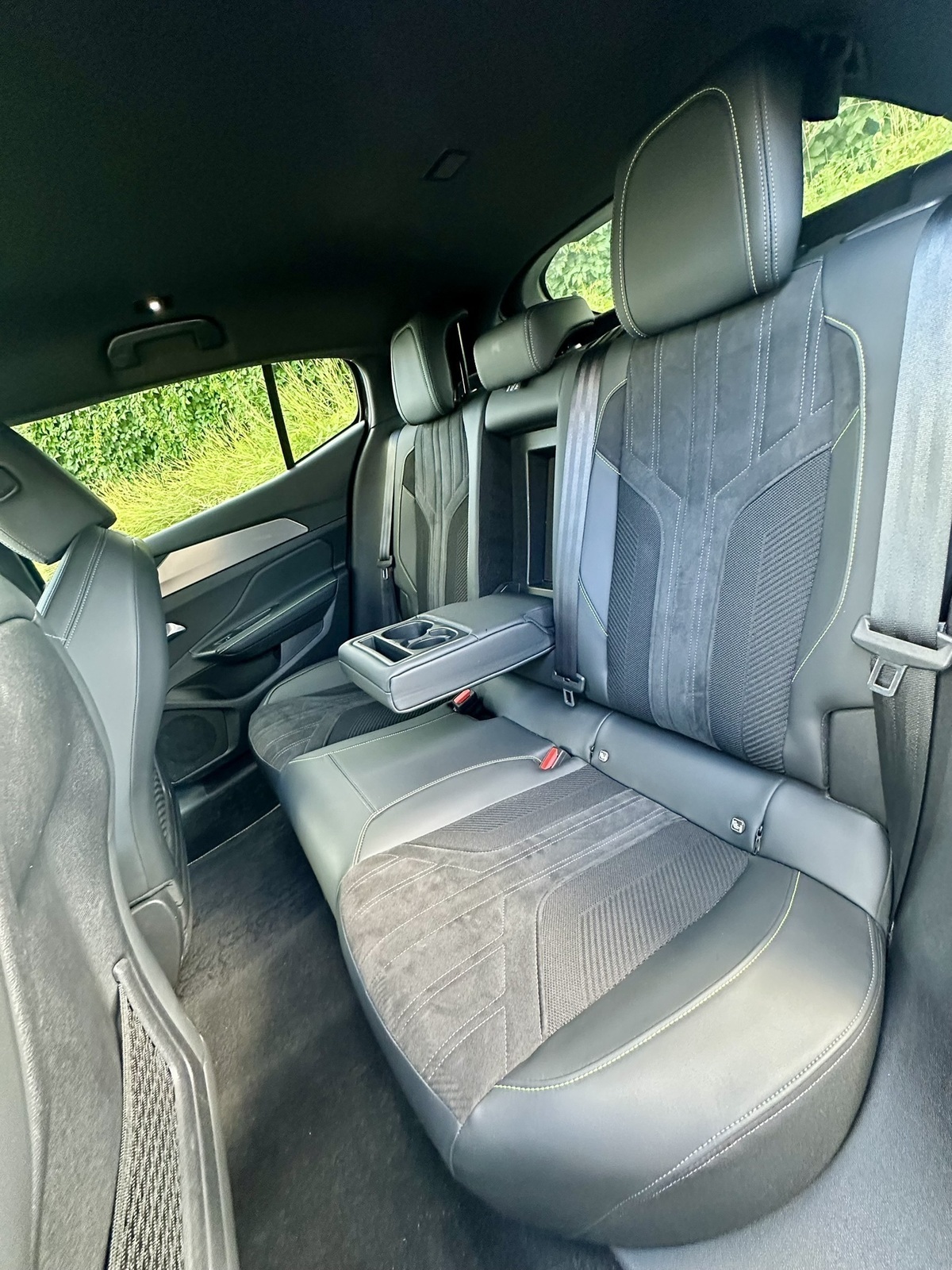 Peugeot 408 2023, photo 6/17
