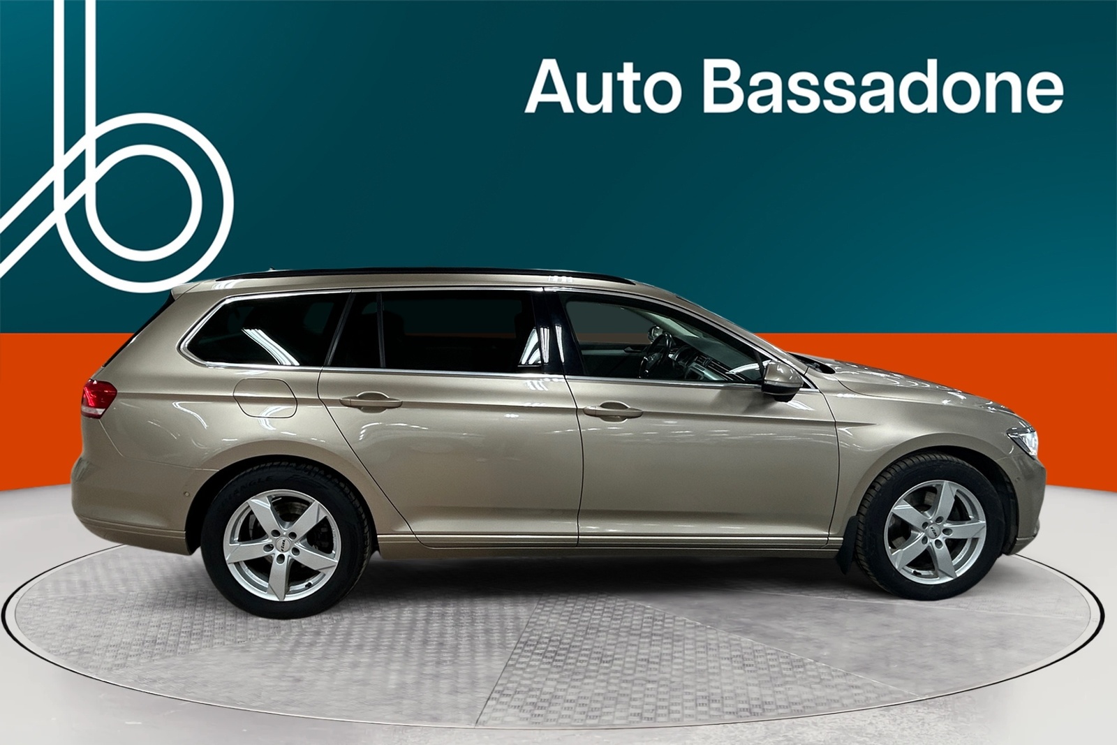 Volkswagen Passat 2016, photo 6/22