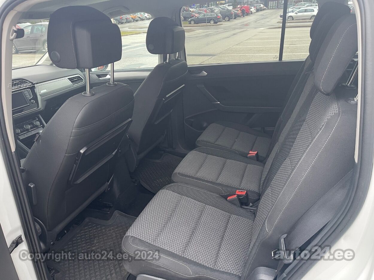 Volkswagen Touran 2017, photo 2/8