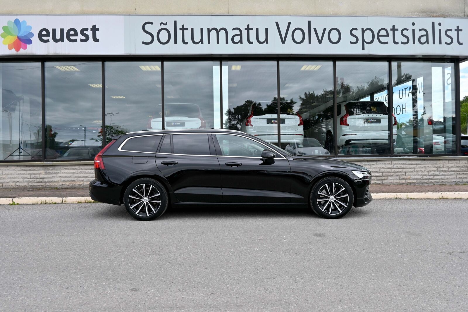Volvo V60 2022, photo 7/18