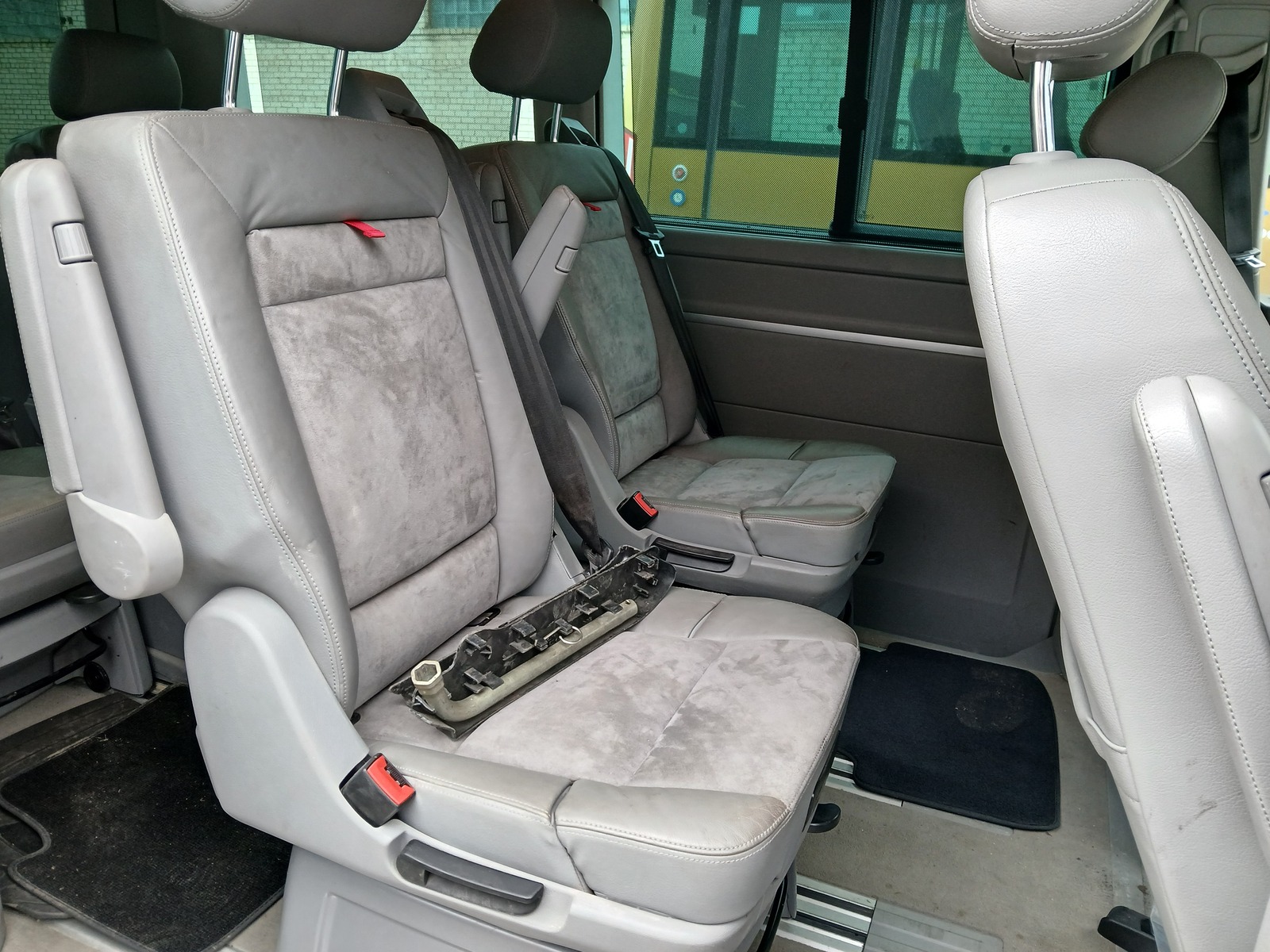 Volkswagen Multivan 2009, photo 4/12
