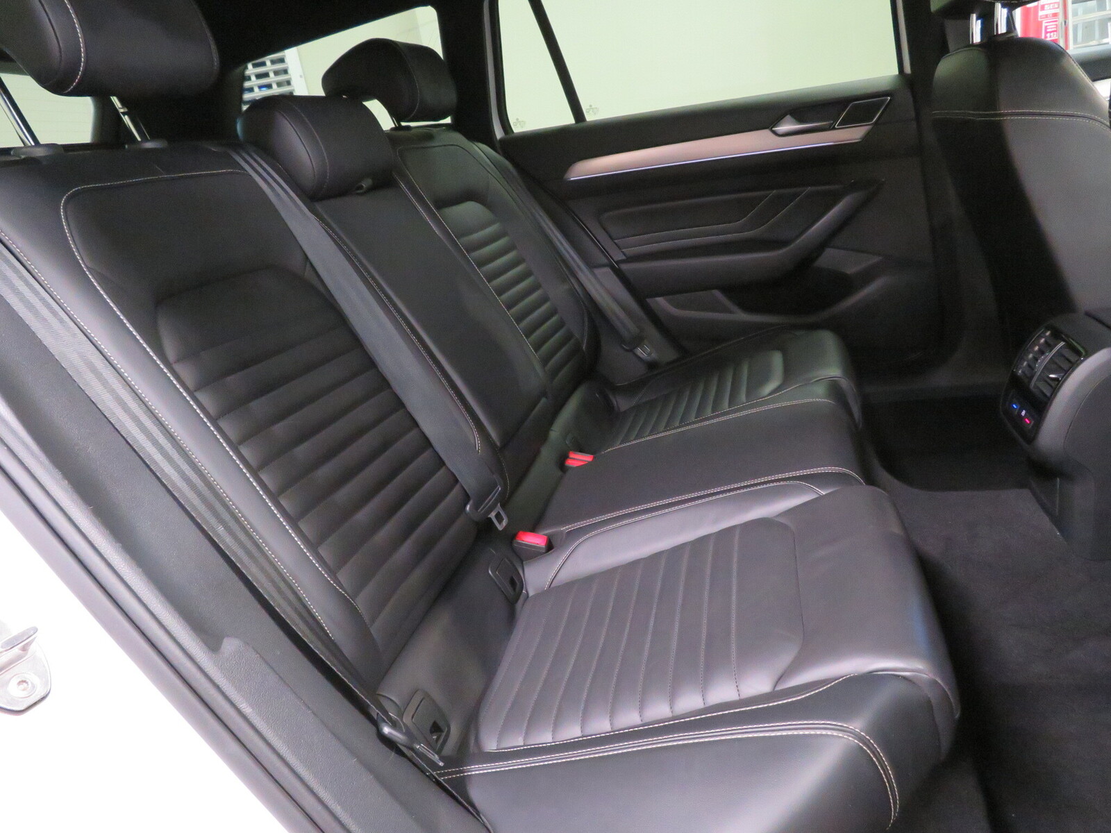 Volkswagen Passat 2020, photo 6/12