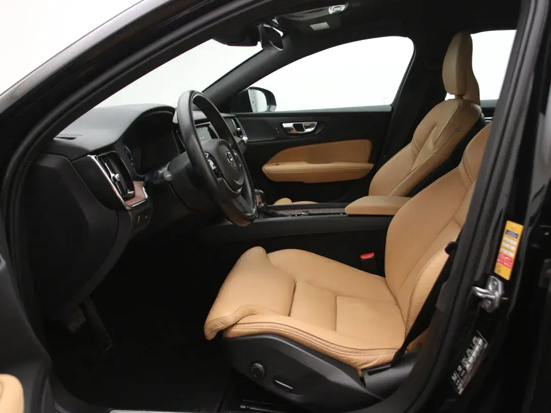 Volvo V60 Cross Country 2019, photo 4/40