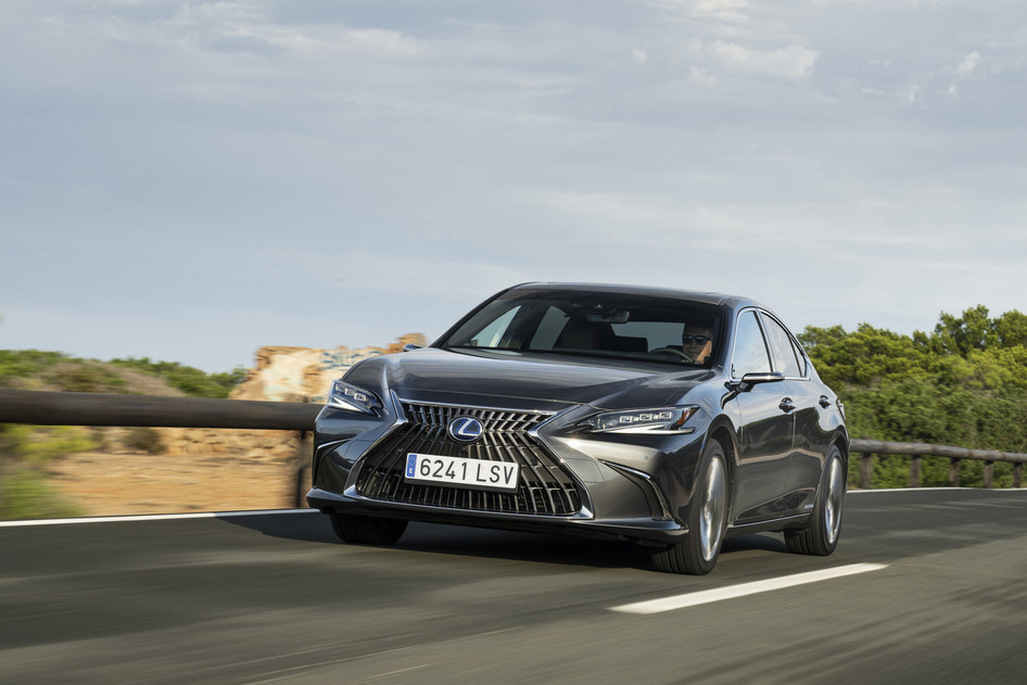 Lexus ES 300, 2.5, 131 kW, hybrid (petrol/electric), automatic, front-wheel drive