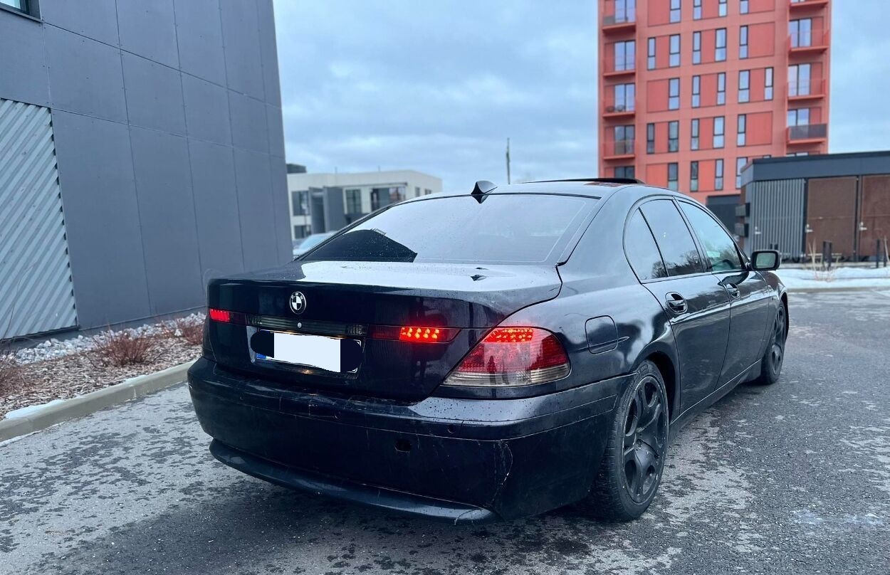 BMW 730 2004, photo 3/4
