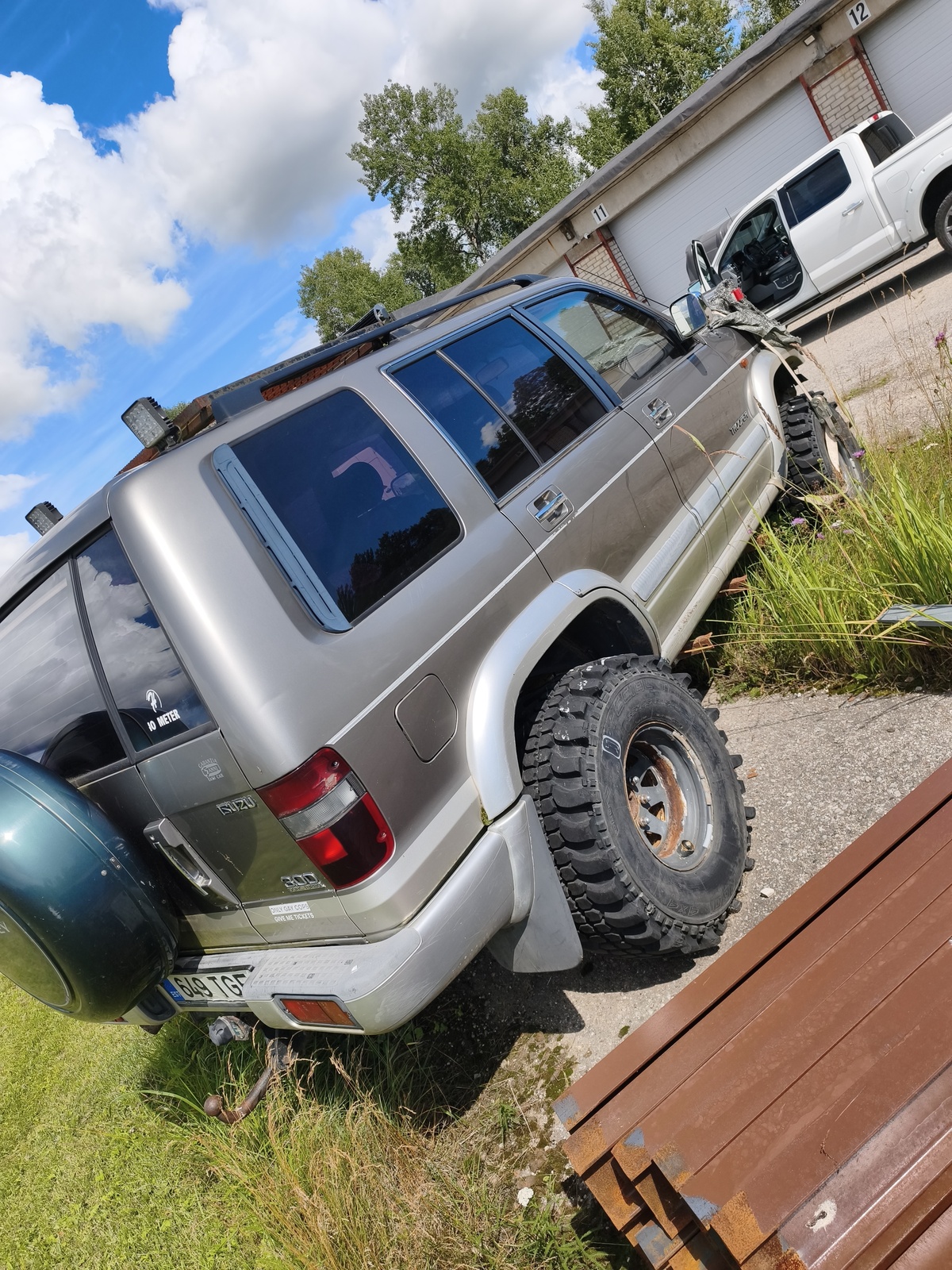 Isuzu Trooper, kuva 2/4