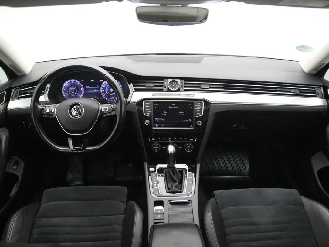 Volkswagen Passat 2015, photo 2/10