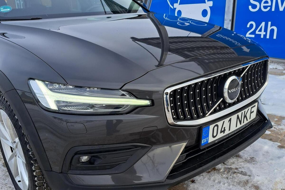 Volvo V60 Cross Country, 2022, 2.0, 145 kW, hybrid (diesel/electric), automatic, four-wheel drive