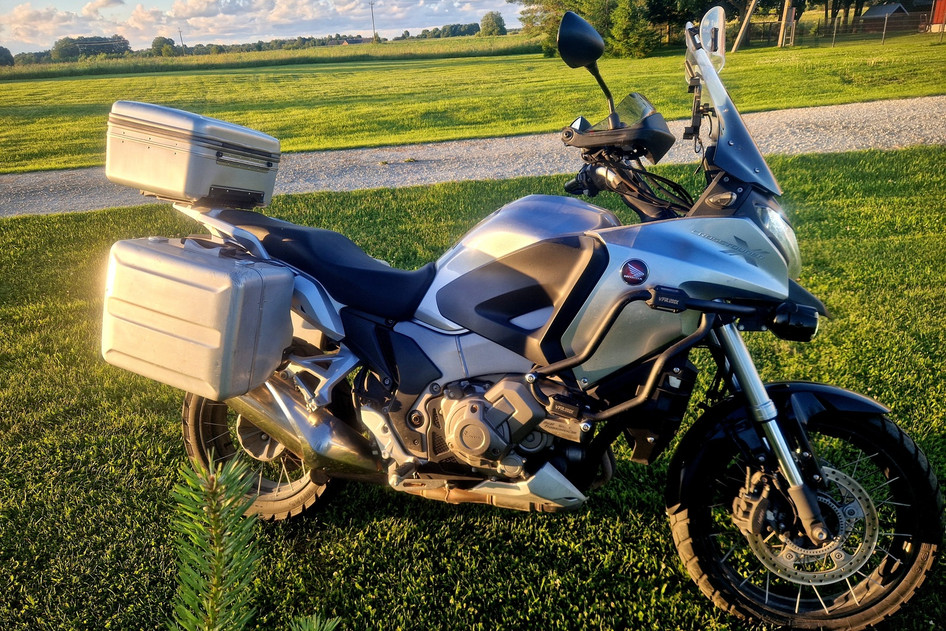 Honda VFR 1200XD, 2012, 1.2, 95 kW, petrol, automatic, rear-wheel drive