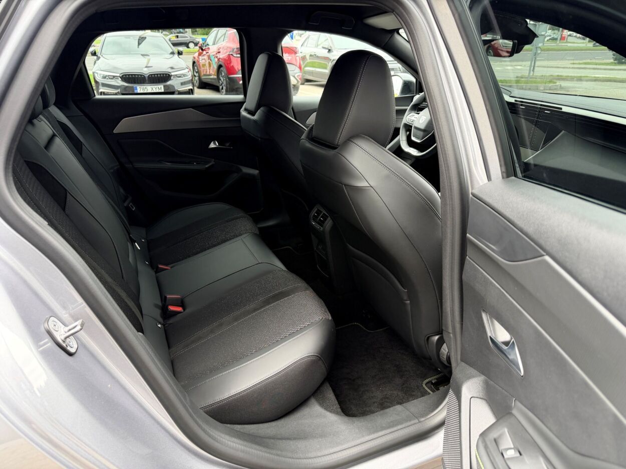 Peugeot 308 2024, photo 5/10