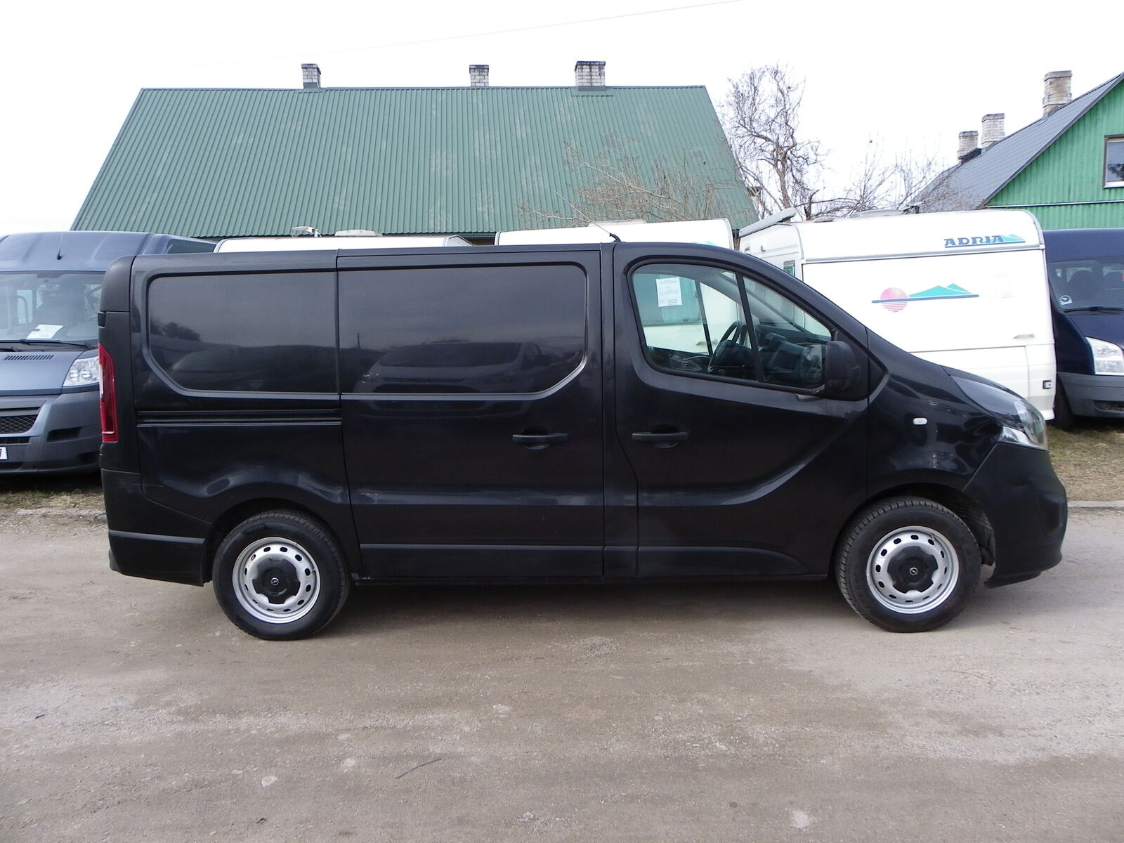 Opel Vivaro 2015, kuva 4/17