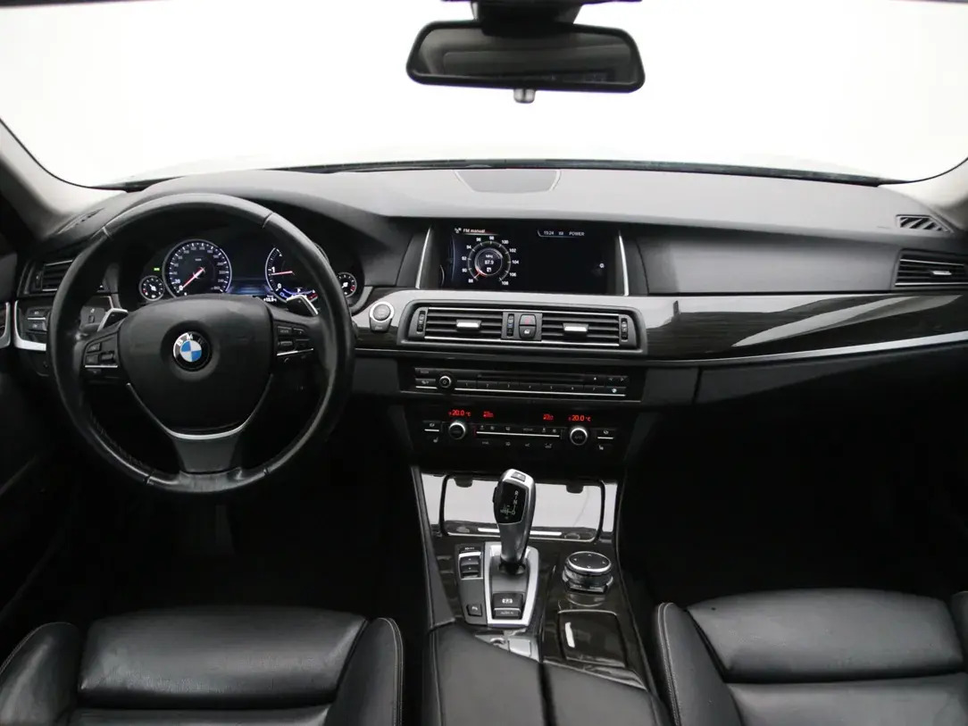 BMW 520 Luxury Edition 2.0 140kW 2016, photo 2/39