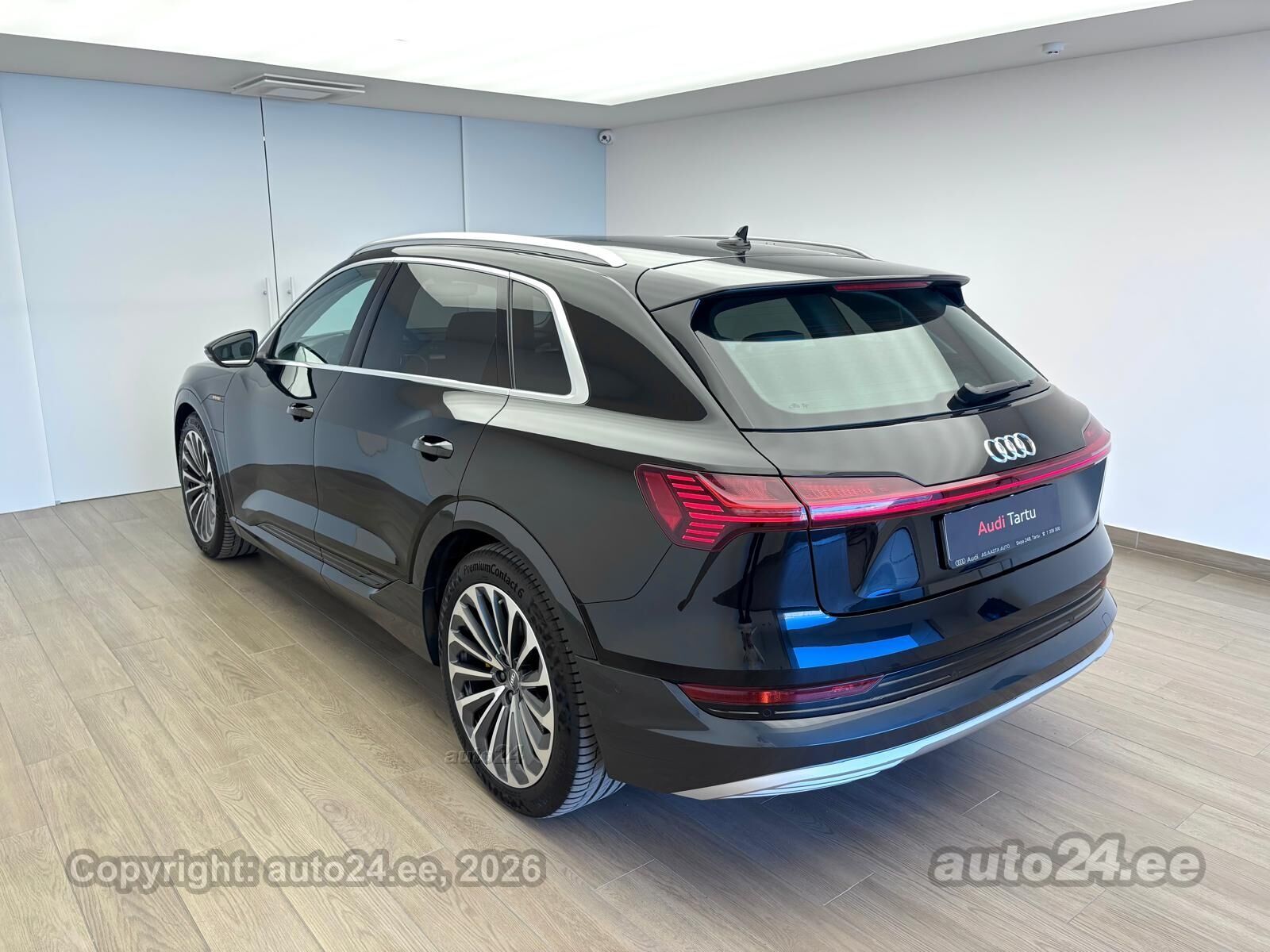 Audi e-tron 2020, photo 2/15