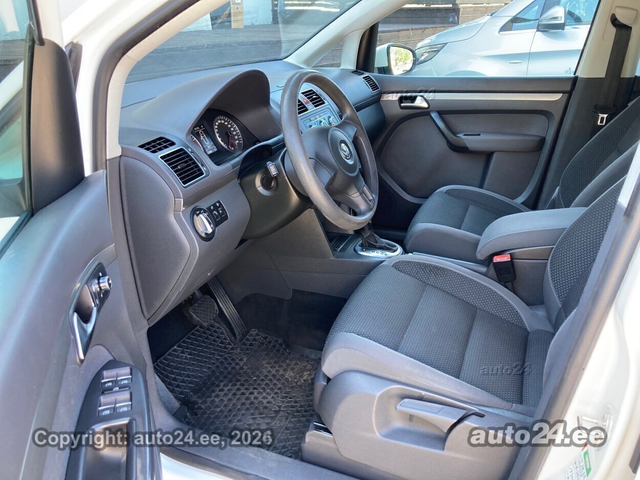 Volkswagen Touran 2010, photo 4/6