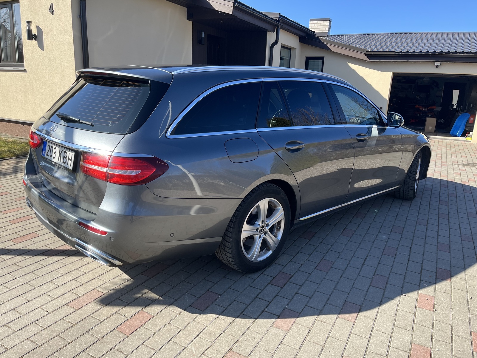 Mercedes-Benz E 220 2017, photo 4/17