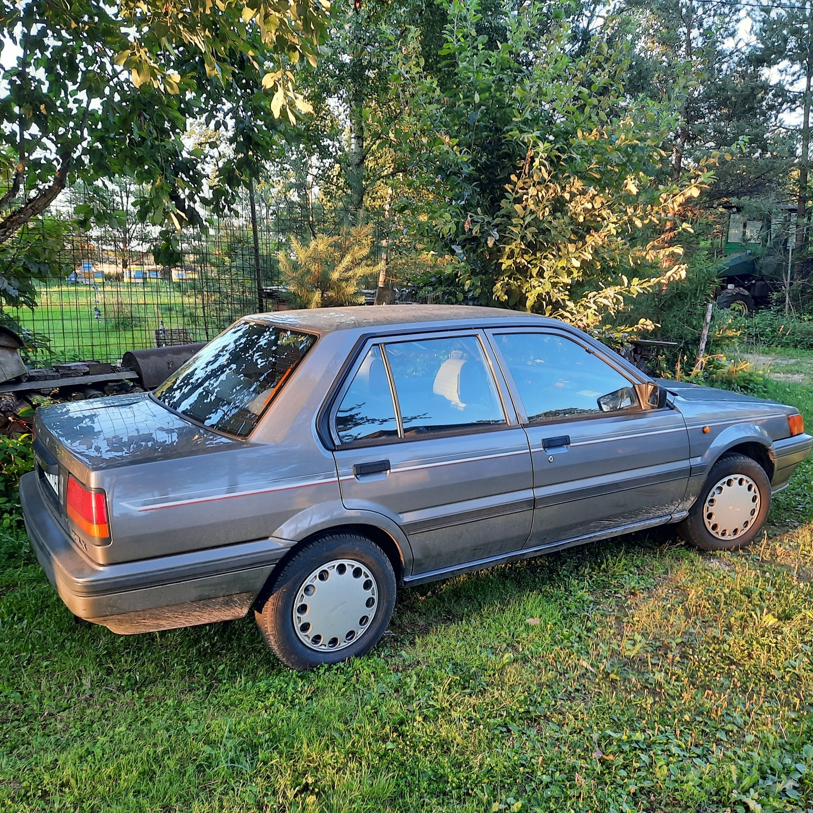 Nissan Sunny 1988, photo 2/3