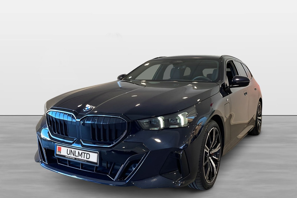 BMW 550, 2025, 3.0, hibridas (benzinas/elektra), automatinė, visų varomųjų ratų pavara