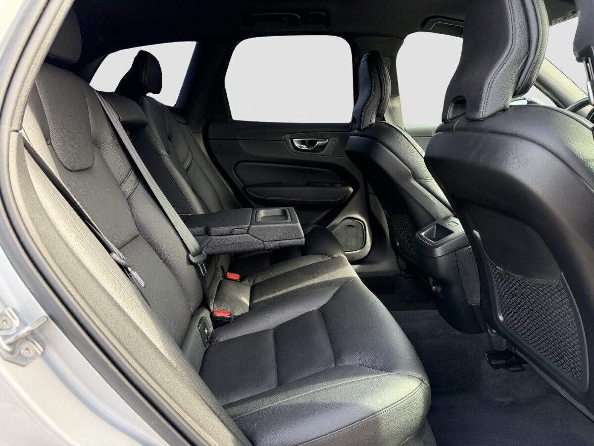 Volvo XC60 2020, photo 6/22
