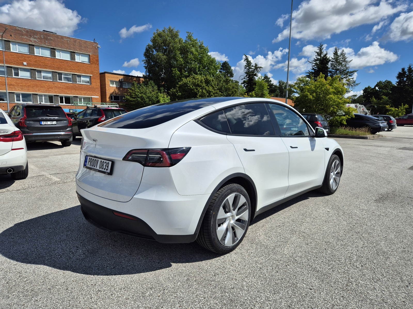 Tesla Model Y 220kW 2023, photo 3/23