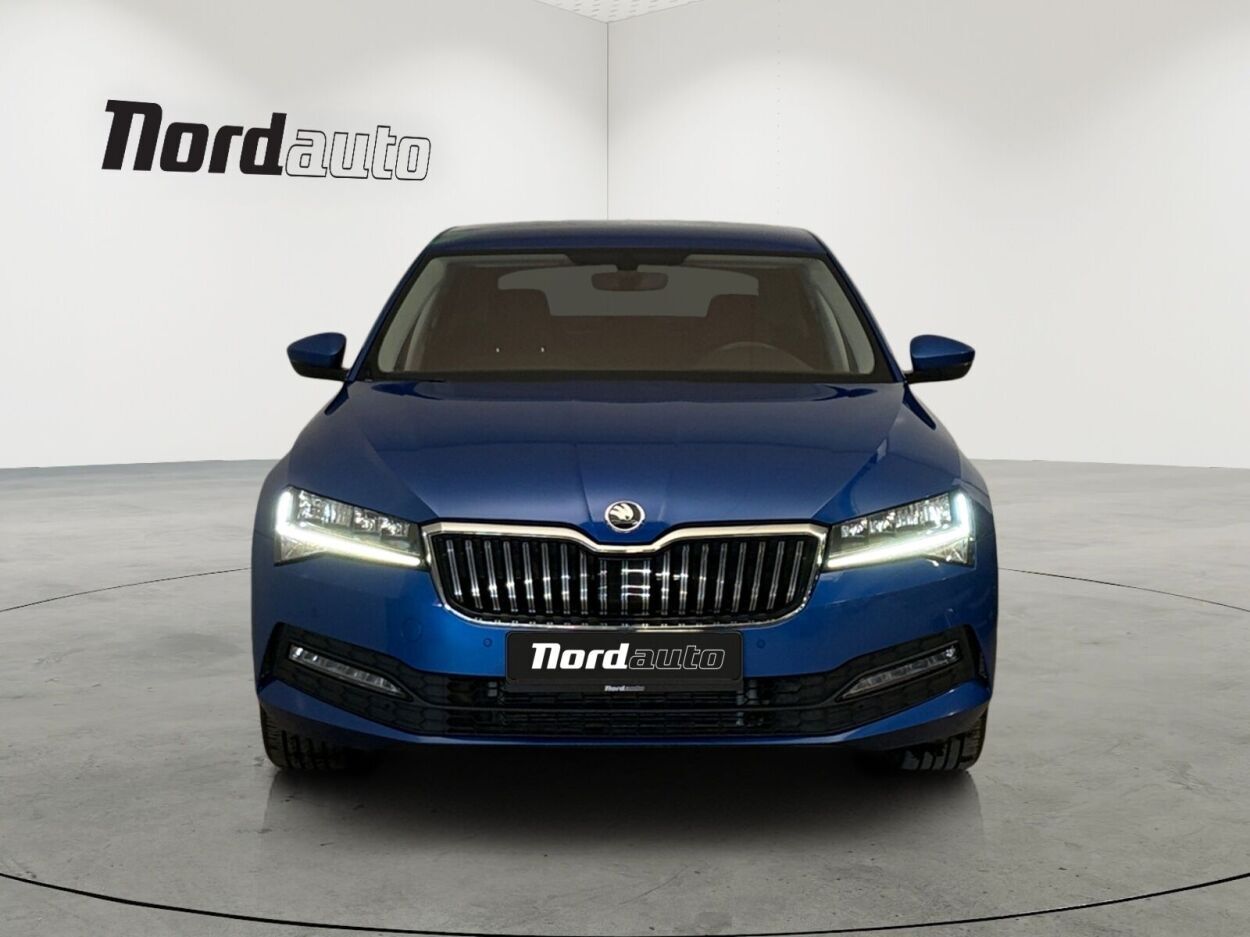 Škoda Superb 2021, photo 3/10