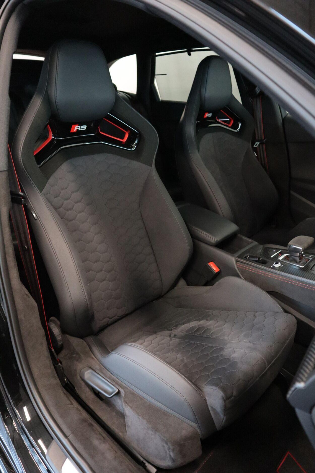 Audi RS4 2023, photo 2/10