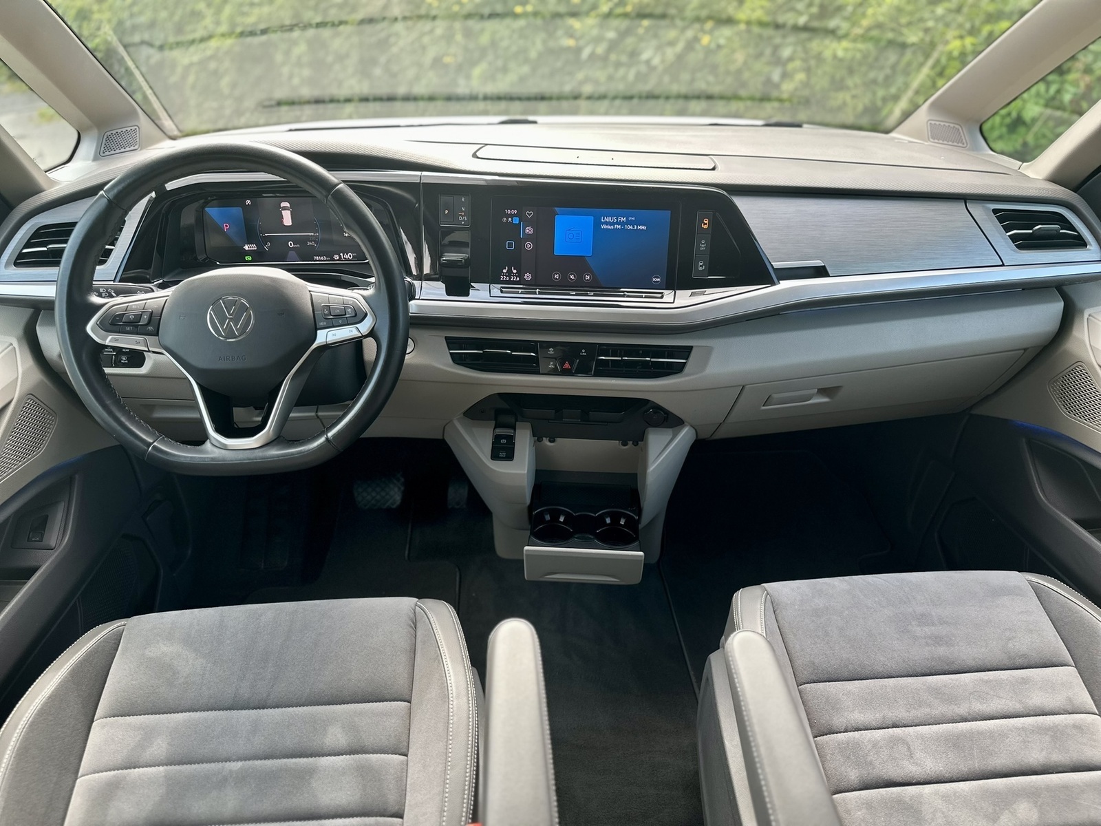 Volkswagen Multivan 2023, photo 4/18