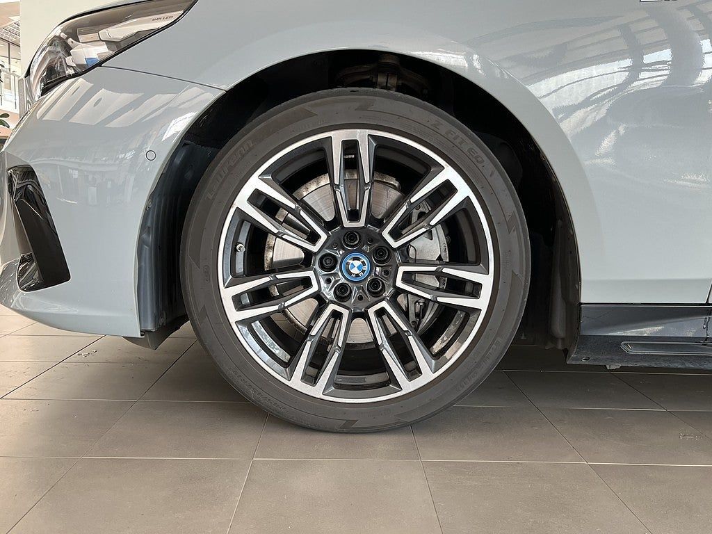 BMW i5 2024, photo 4/10