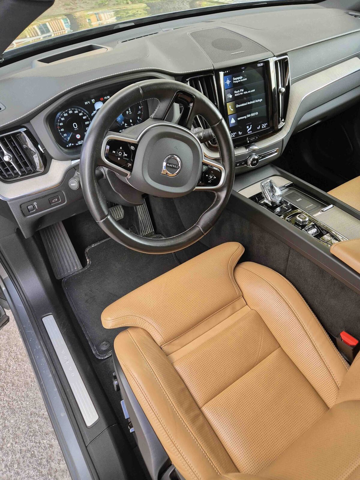 Volvo XC60 2020, photo 6/10