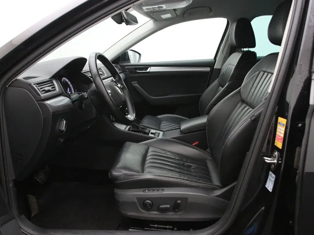 Škoda Superb 2020, photo 4/10