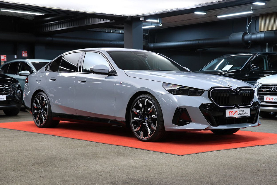 BMW 540, 2025, 3.0, 210 kW, гибрид (дизель/электричество), автомат, полный привод