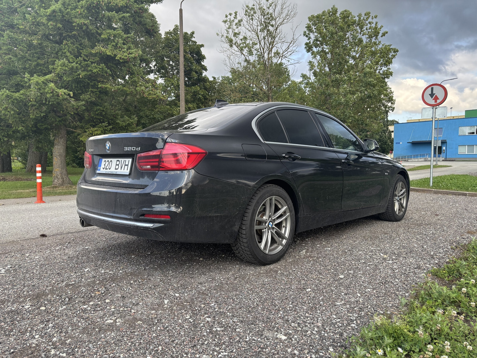 BMW 320 2016, photo 6/10